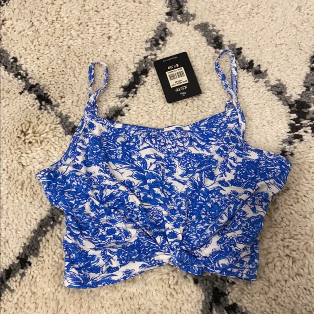 Crop tank with knot